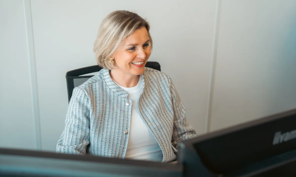 Medewerker in een coachende teamsessie